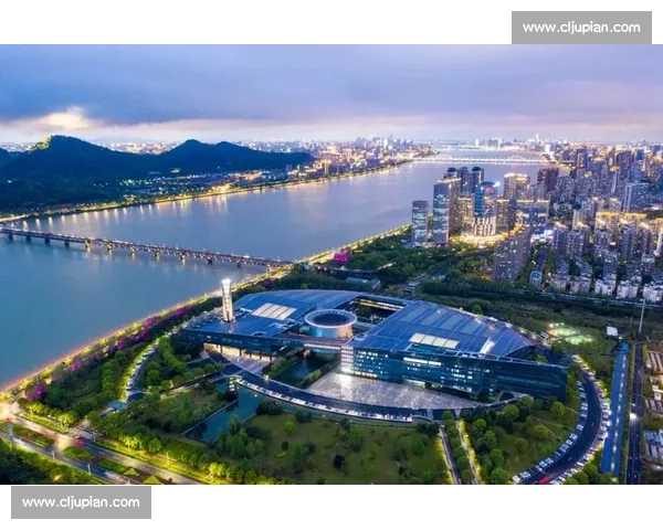 夜骑西湖：杭州青年的浪漫通勤美学