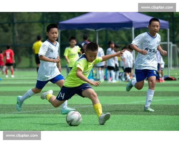 米娜瓦尔寄语喀什杯青少年足球赛:以绿茵为桥,共筑团结梦想 米娜瓦尔寄语喀什杯青少年足球赛:以绿茵为桥,共筑团结梦想